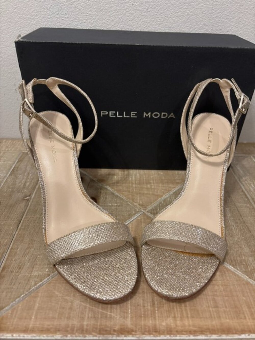 NEW Pelle Moda Brynn Sandals – Gold Metallic Size: 8 or 8.5